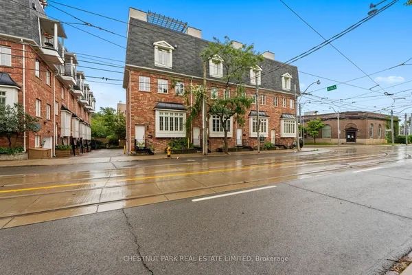 1437 Queen Street E — photo 2