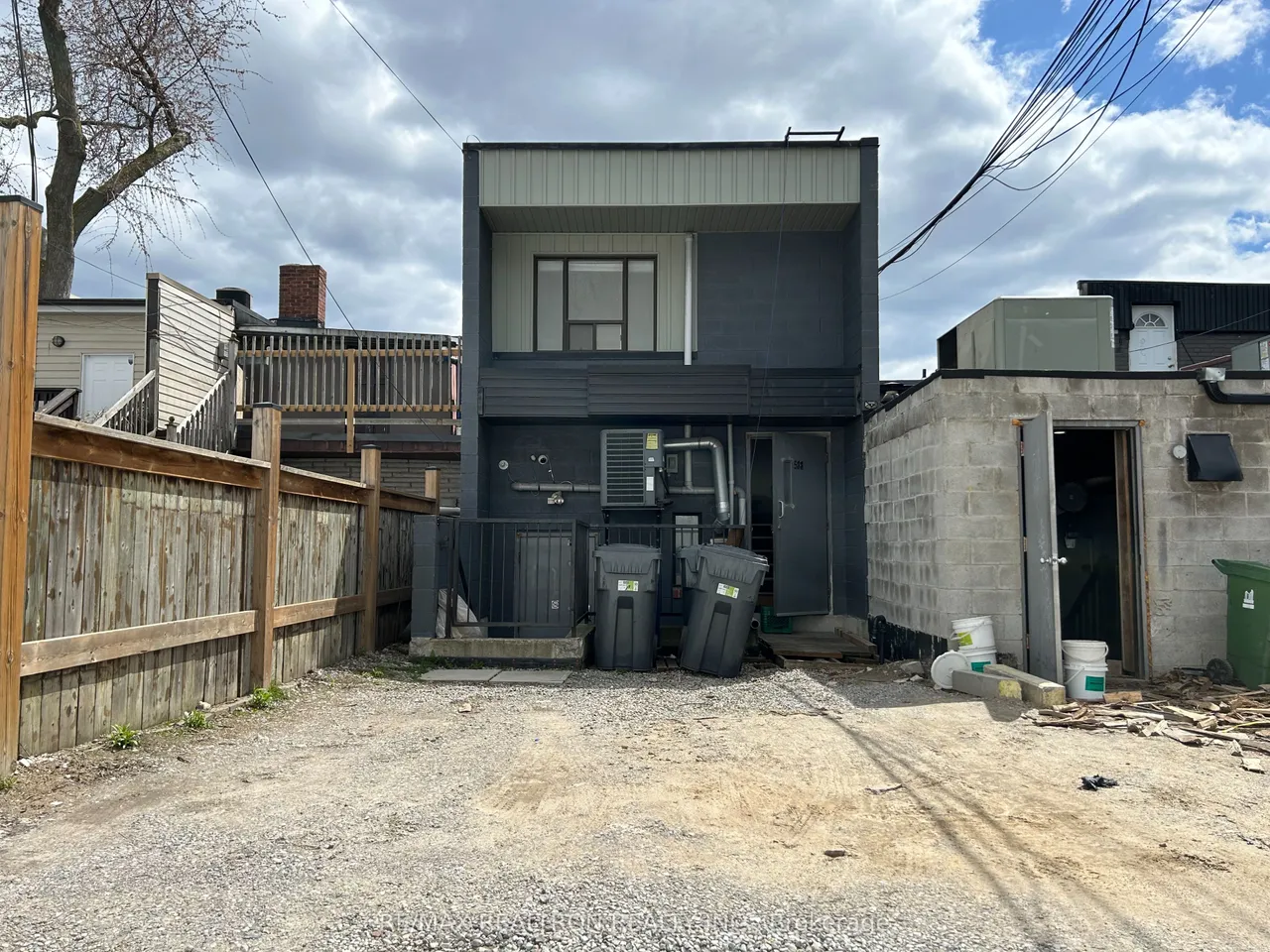 588 Danforth Avenue — photo 30
