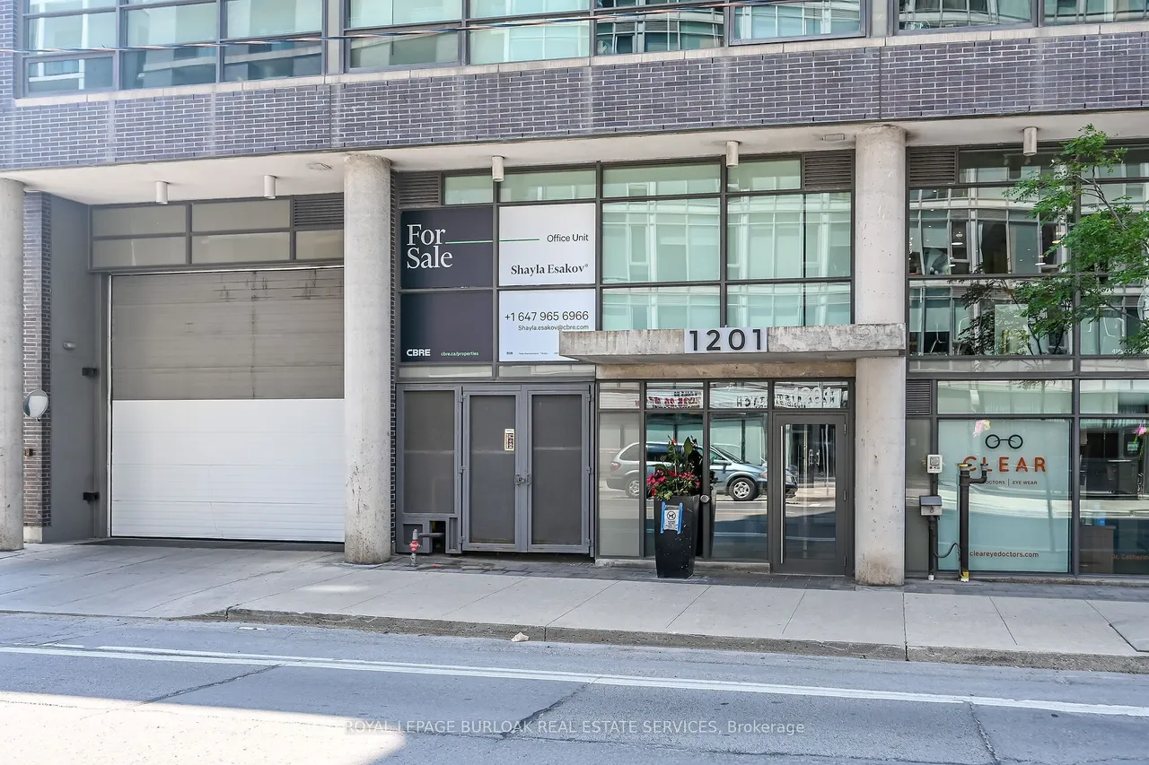 1201 Dundas Street E — photo 3