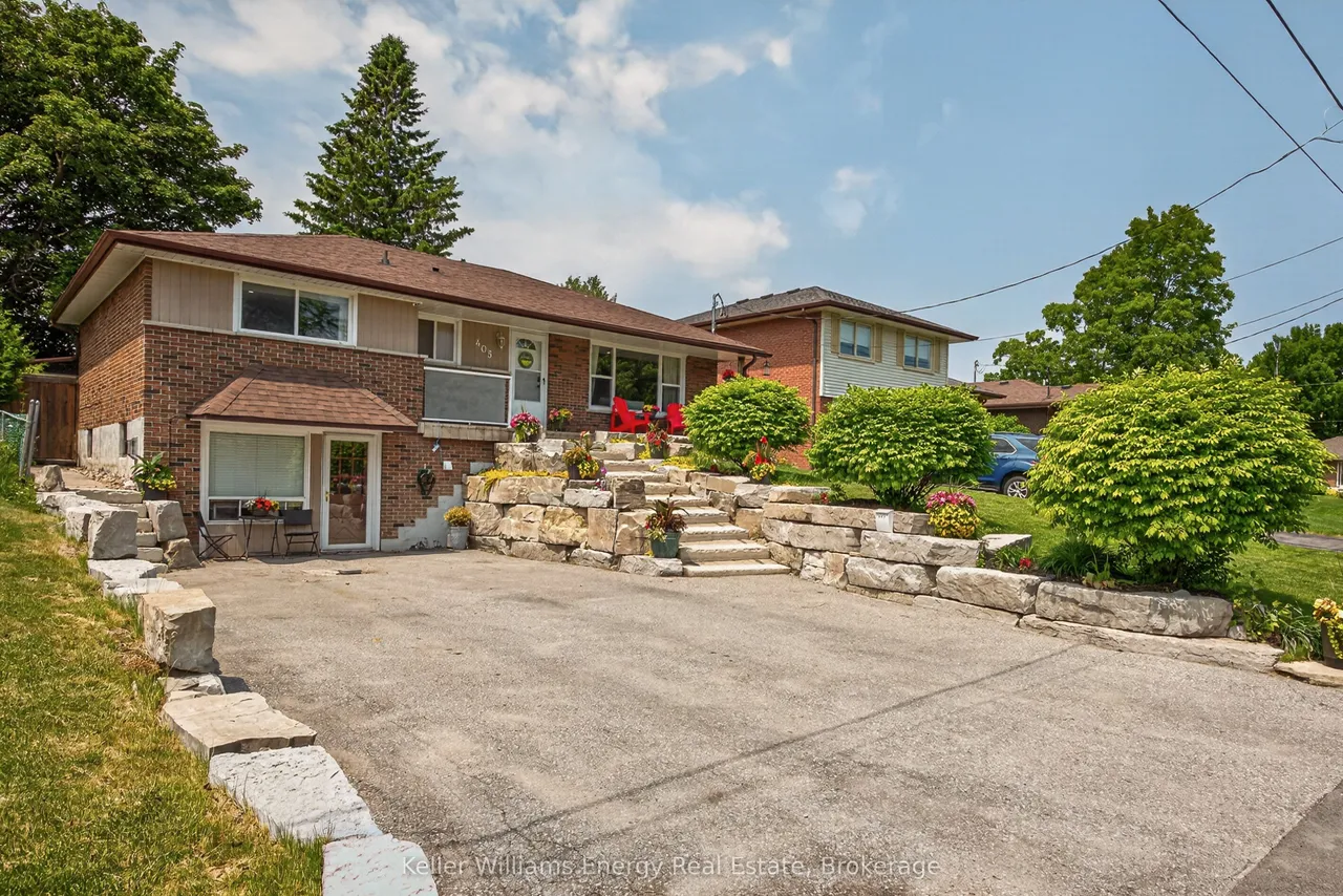 405 Bernhard Crescent — photo 2