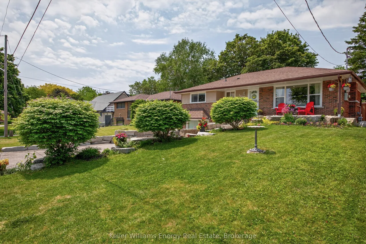 405 Bernhard Crescent — photo 3