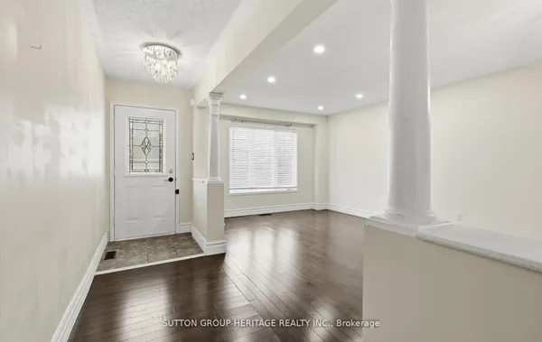 10 Greenhalf Drive — photo 2