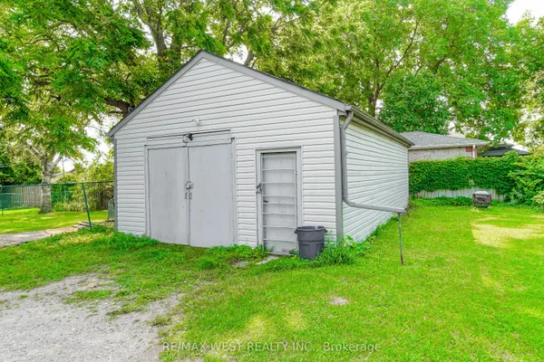489 Dean Avenue — photo 2
