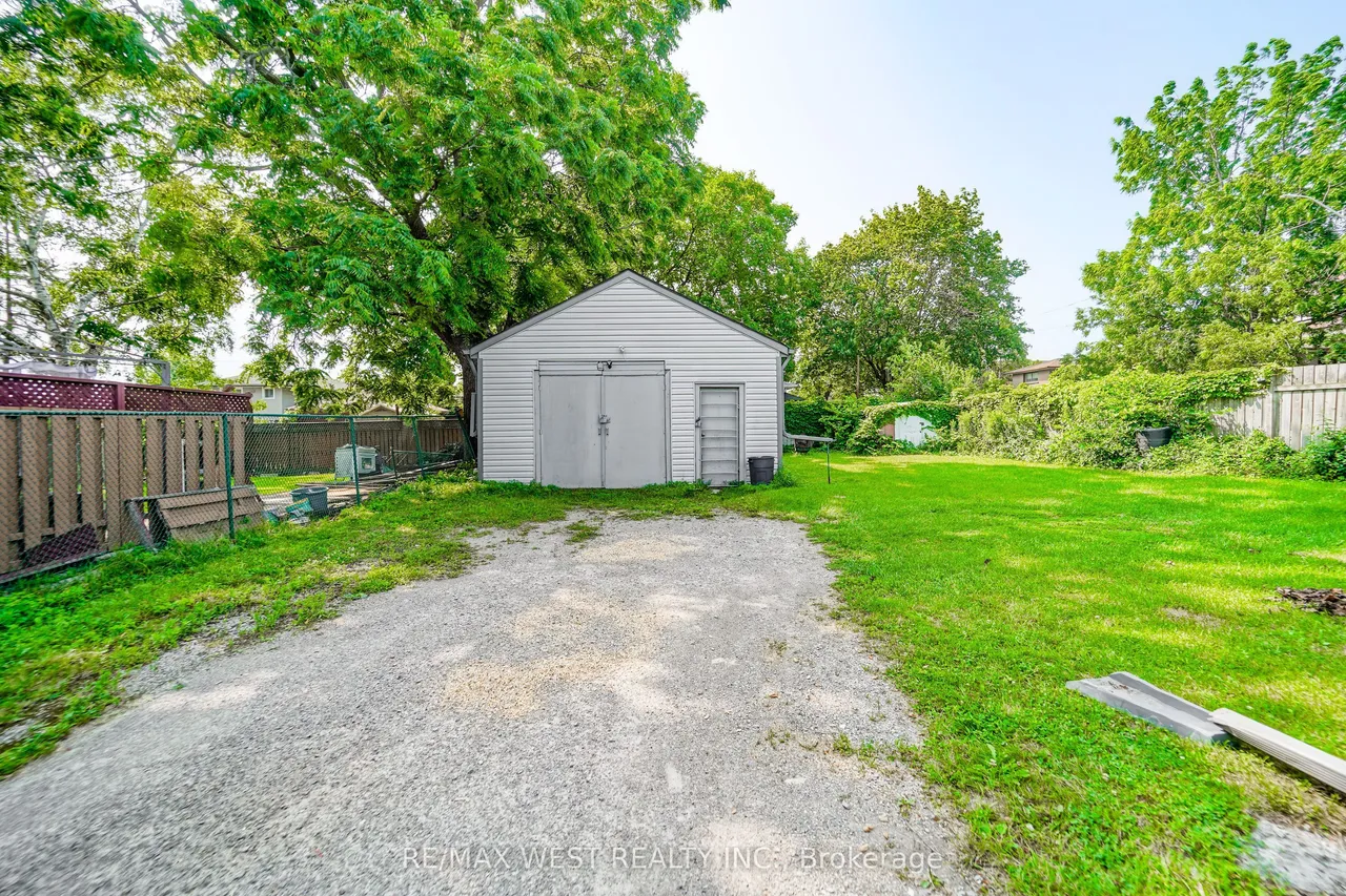 489 Dean Avenue — photo 3