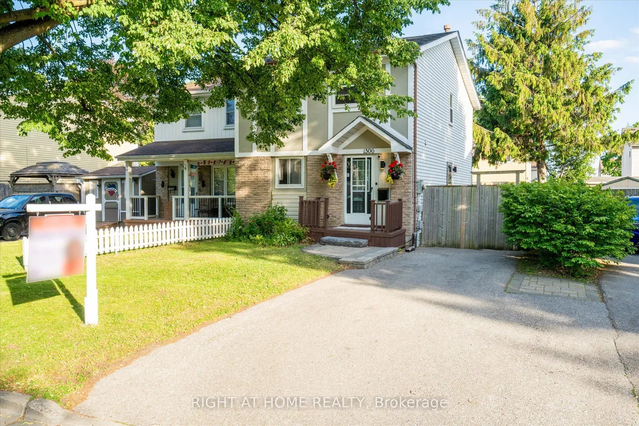 1306 Fenelon Crescent