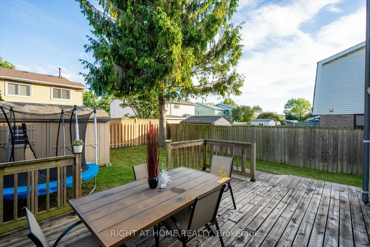 1306 Fenelon Crescent — photo 20