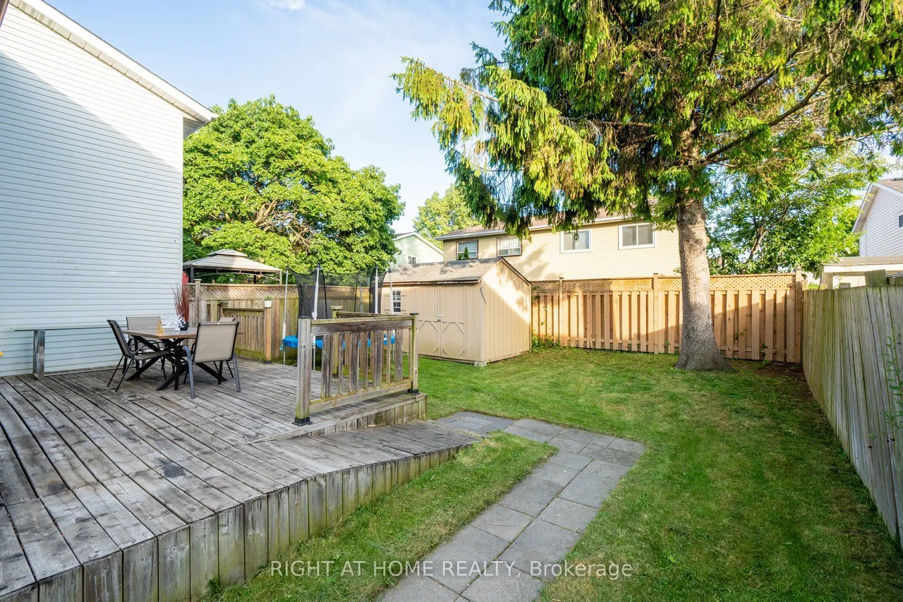 1306 Fenelon Crescent — photo 21