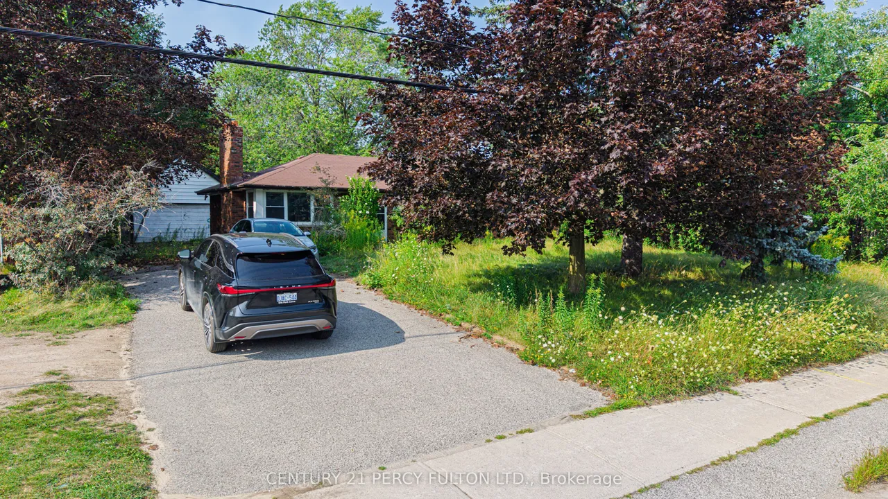 1910 Rossland Road E — photo 38