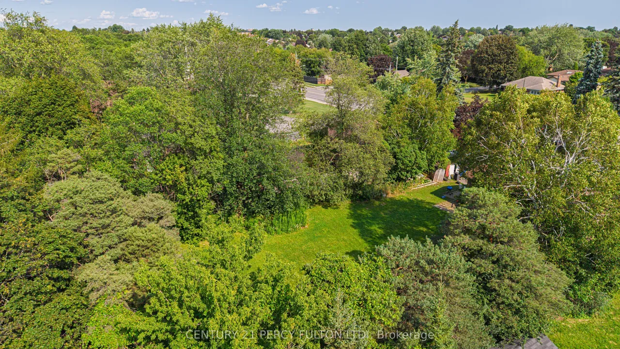 1906 Rossland Road E — photo 34