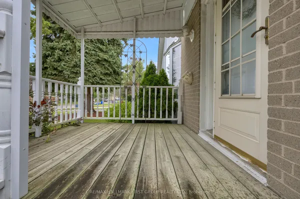 35 Tulloch Drive — photo 2