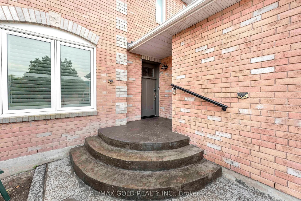 299 Delaney Drive — photo 2