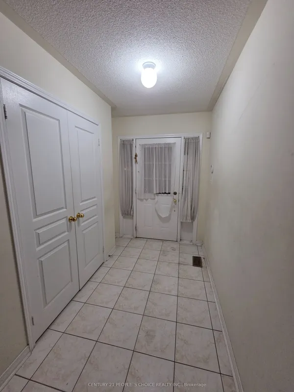 5 Curran Hall Crescent — photo 2