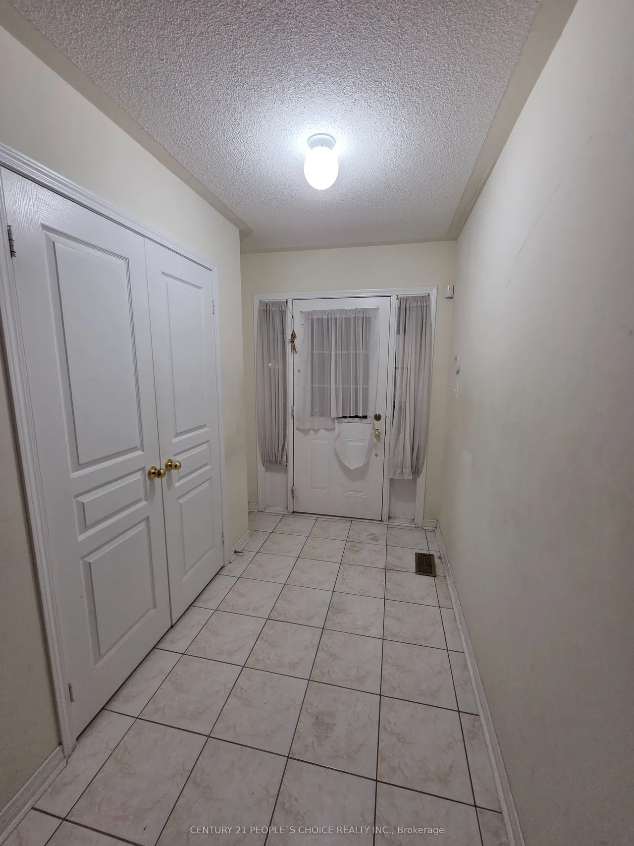5 Curran Hall Crescent — photo 2