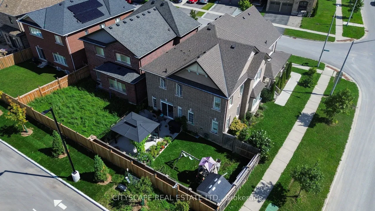 250 Crombie Street — photo 50