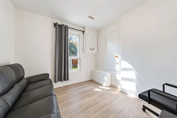 63 La Peer Boulevard — photo 2