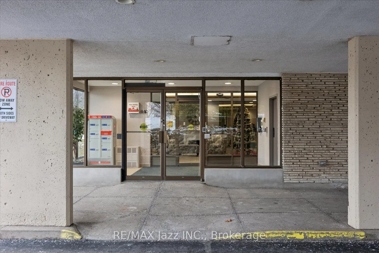120 Elgin Street W — photo 2