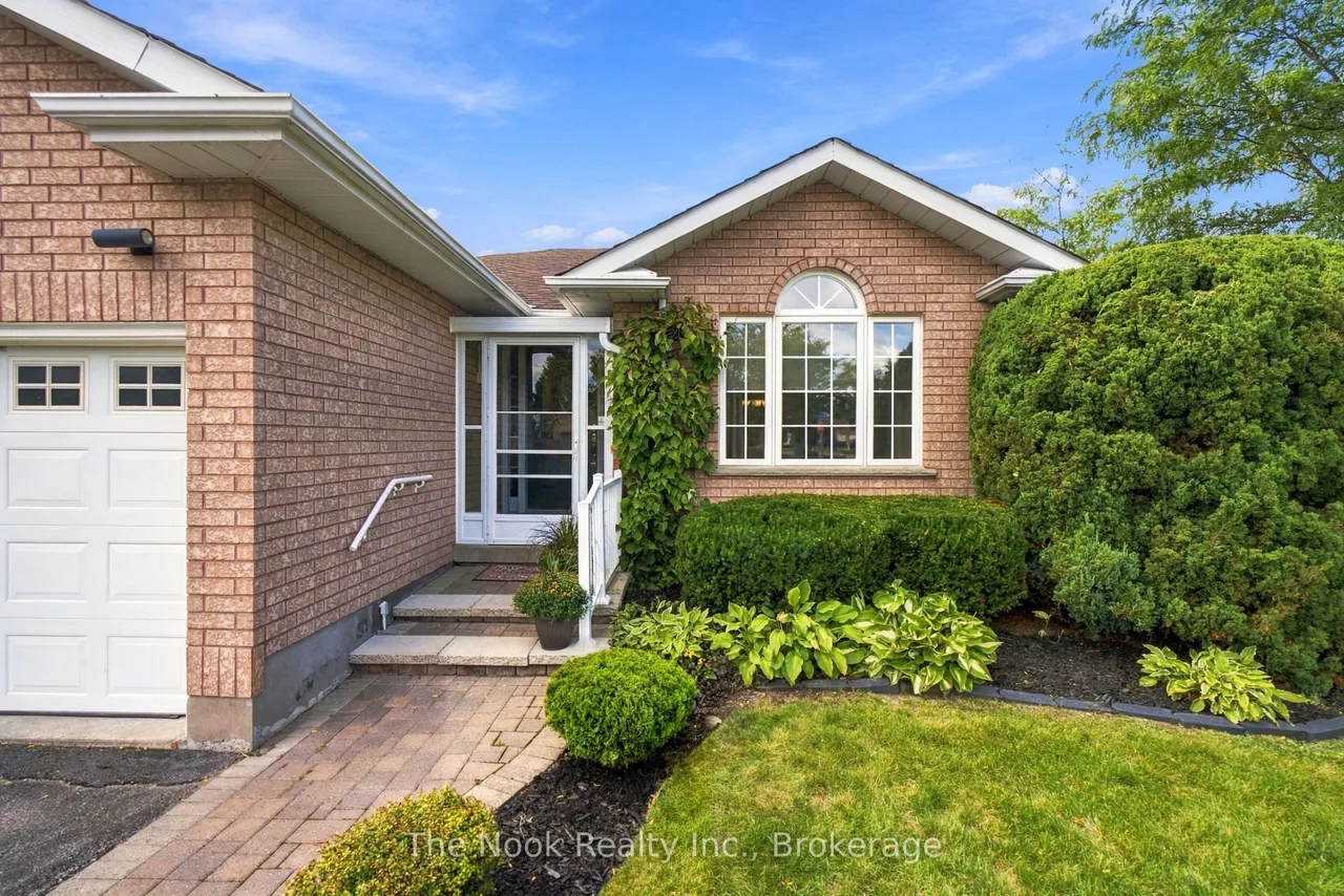 1633 Erindale Crescent — photo 3