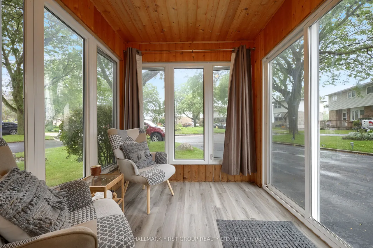 963 Renfrew Court — photo 2