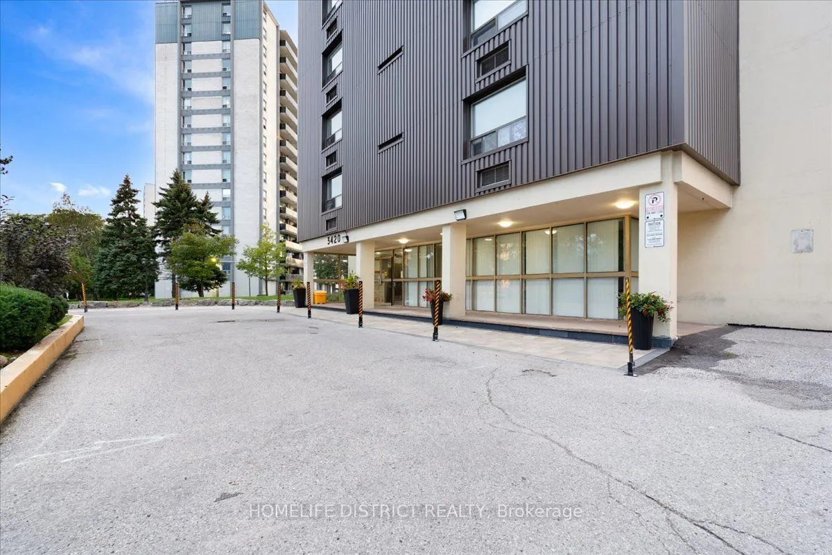 3420 Eglinton Avenue E — photo 3