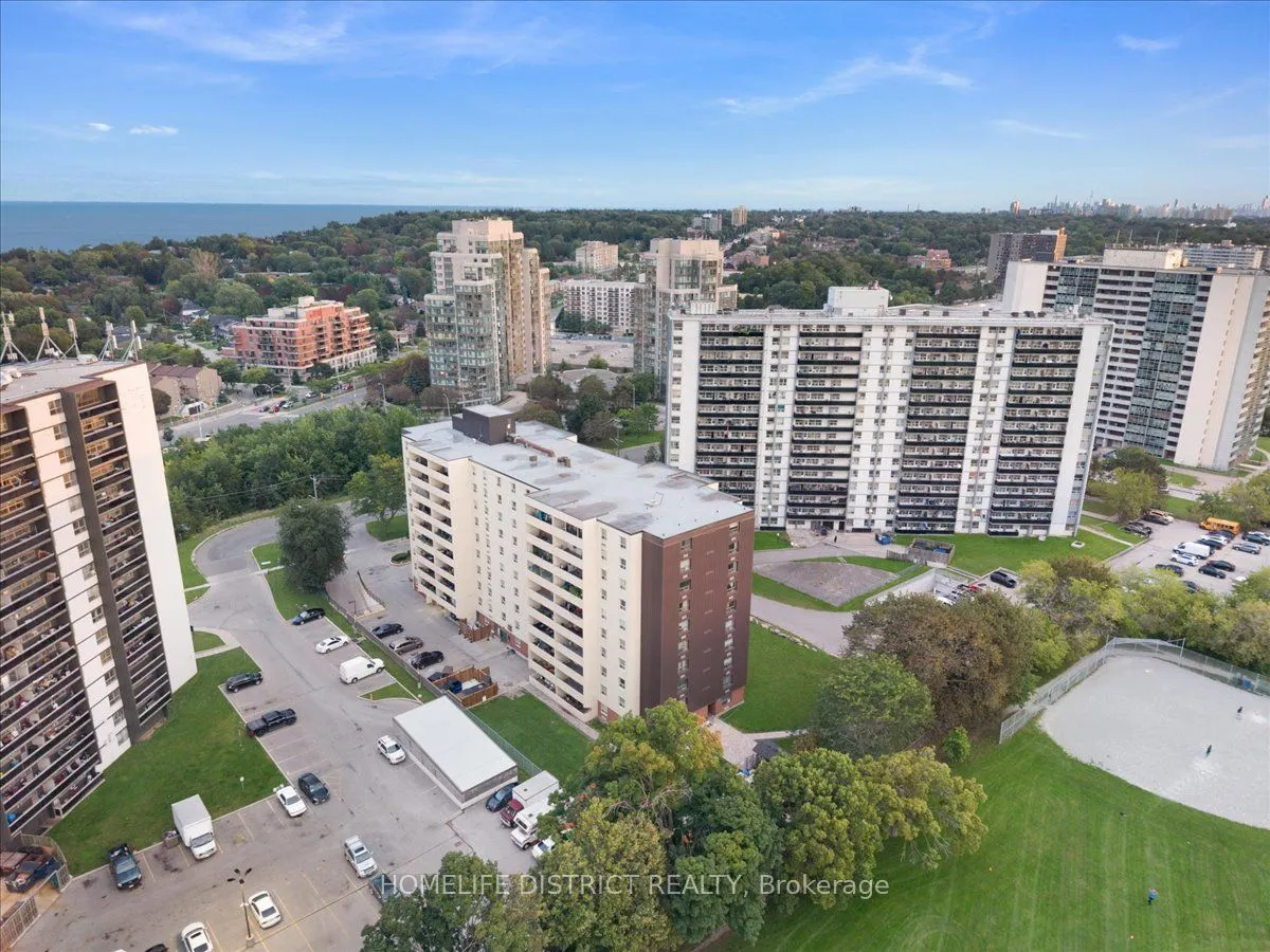 3420 Eglinton Avenue E — photo 35