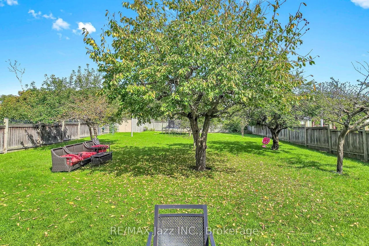119 Elizabeth Street — photo 32