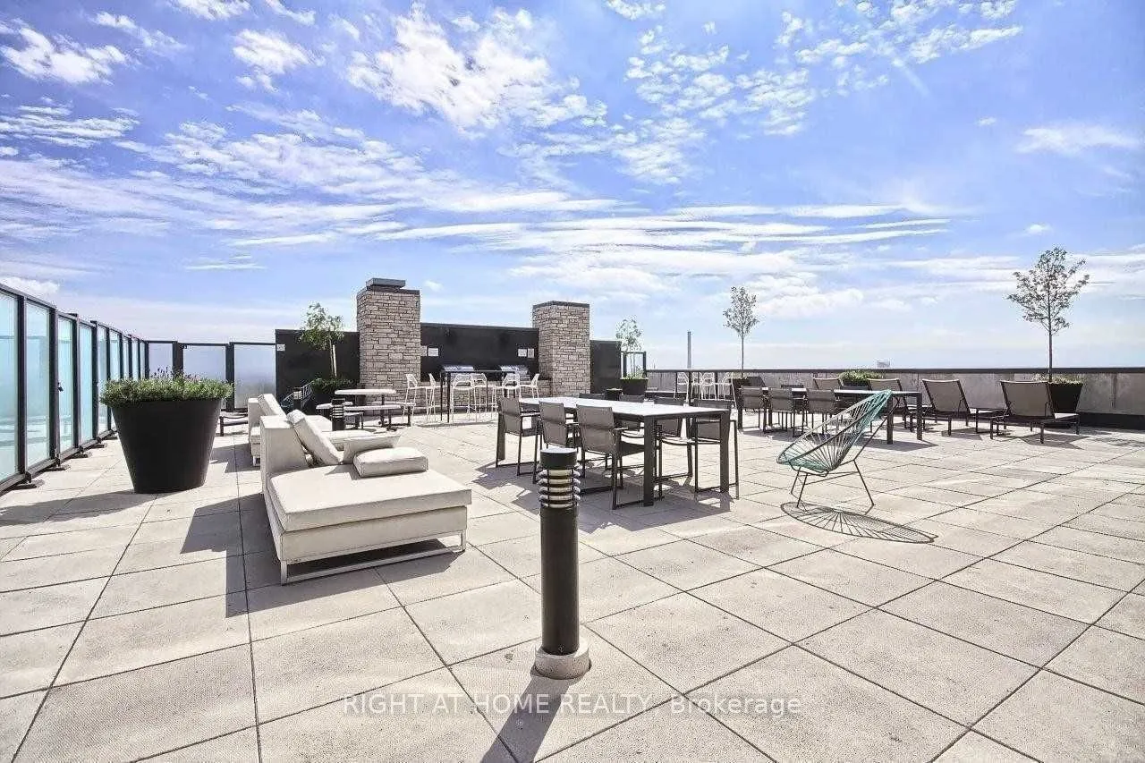 1190 Dundas Street E — photo 11