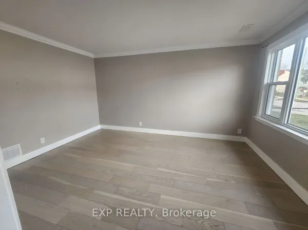 780 Oxford Street — photo 2