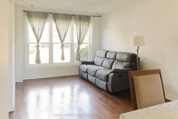 104 Gates Crescent — photo 2