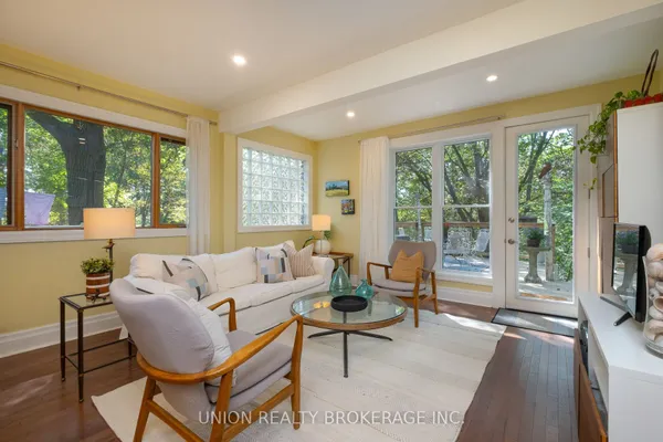 28 Victoria Park Avenue — photo 2