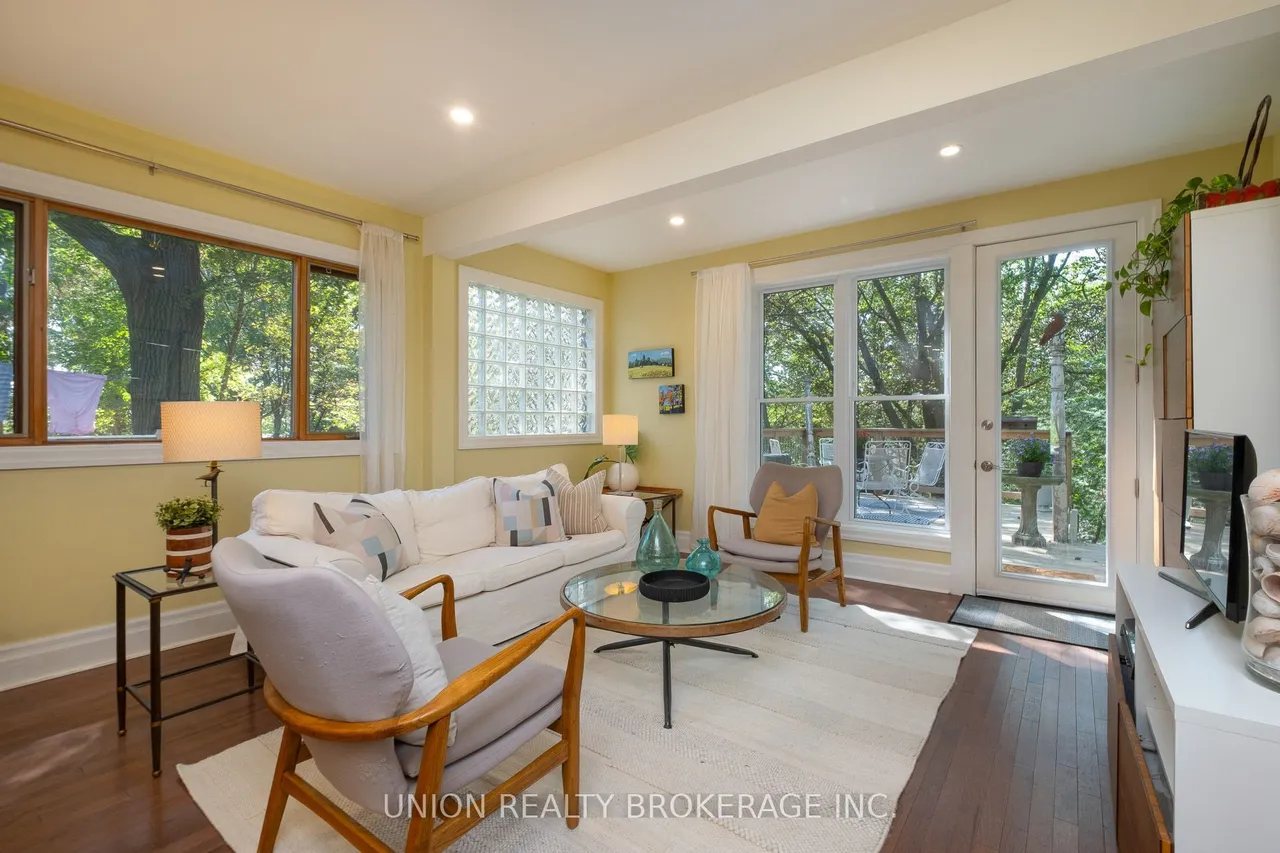 28 Victoria Park Avenue — photo 2