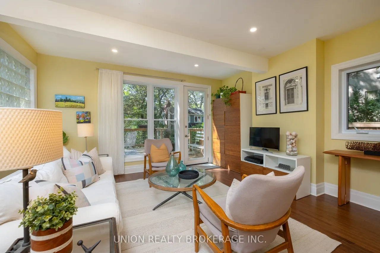 28 Victoria Park Avenue — photo 3