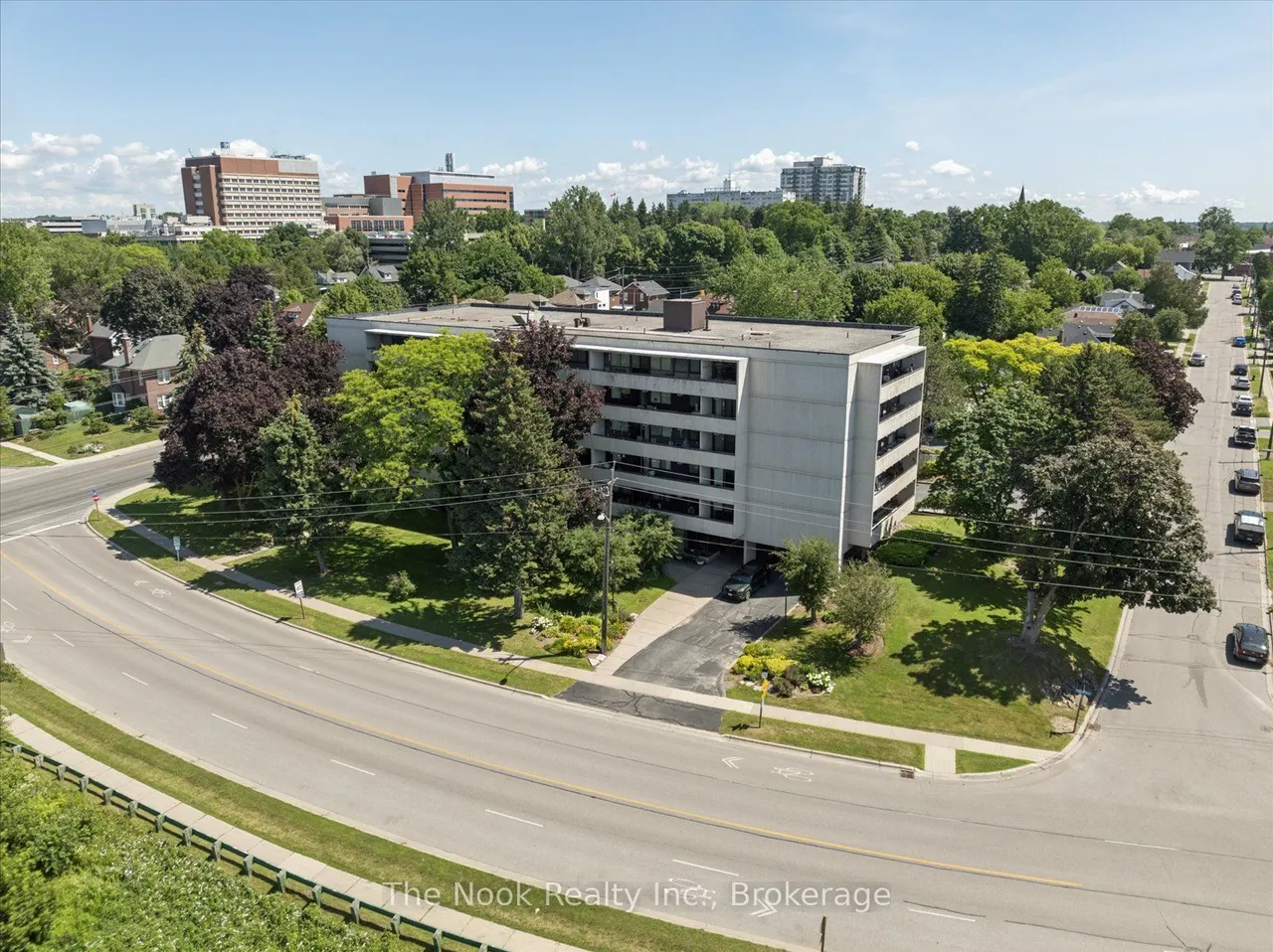 120 Elgin Street W