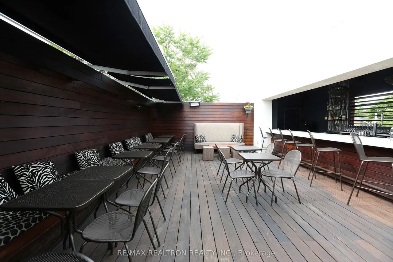 124 Danforth Avenue — photo 8
