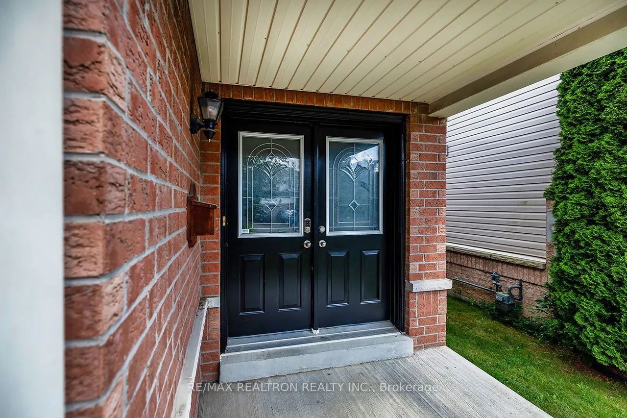 82 Beachgrove Crescent — photo 3