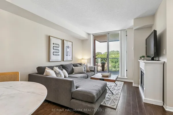1733 Queen Street E — photo 2