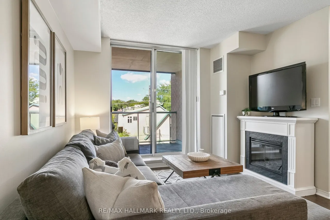1733 Queen Street E — photo 3