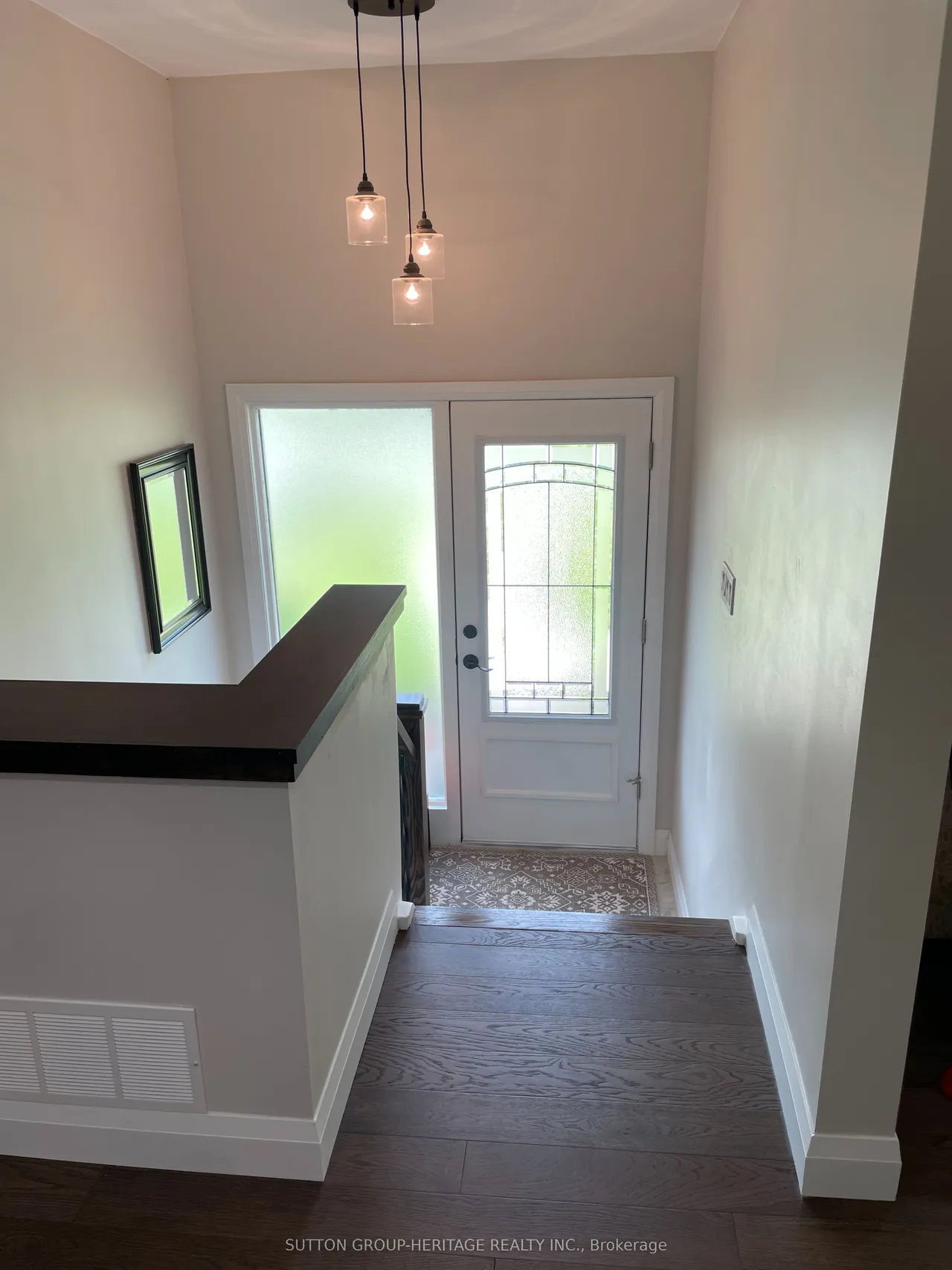 160 LAUREL Court — photo 3