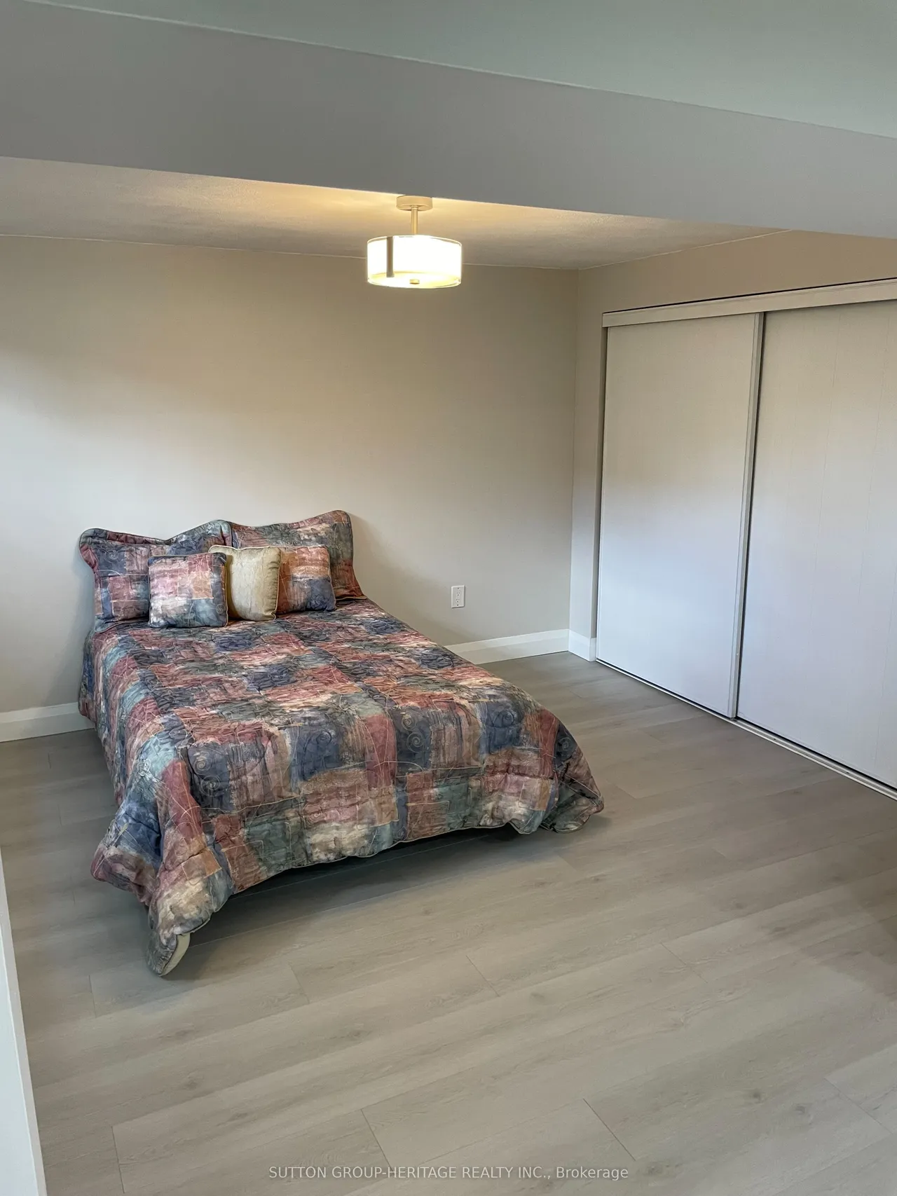 160 LAUREL Court — photo 23