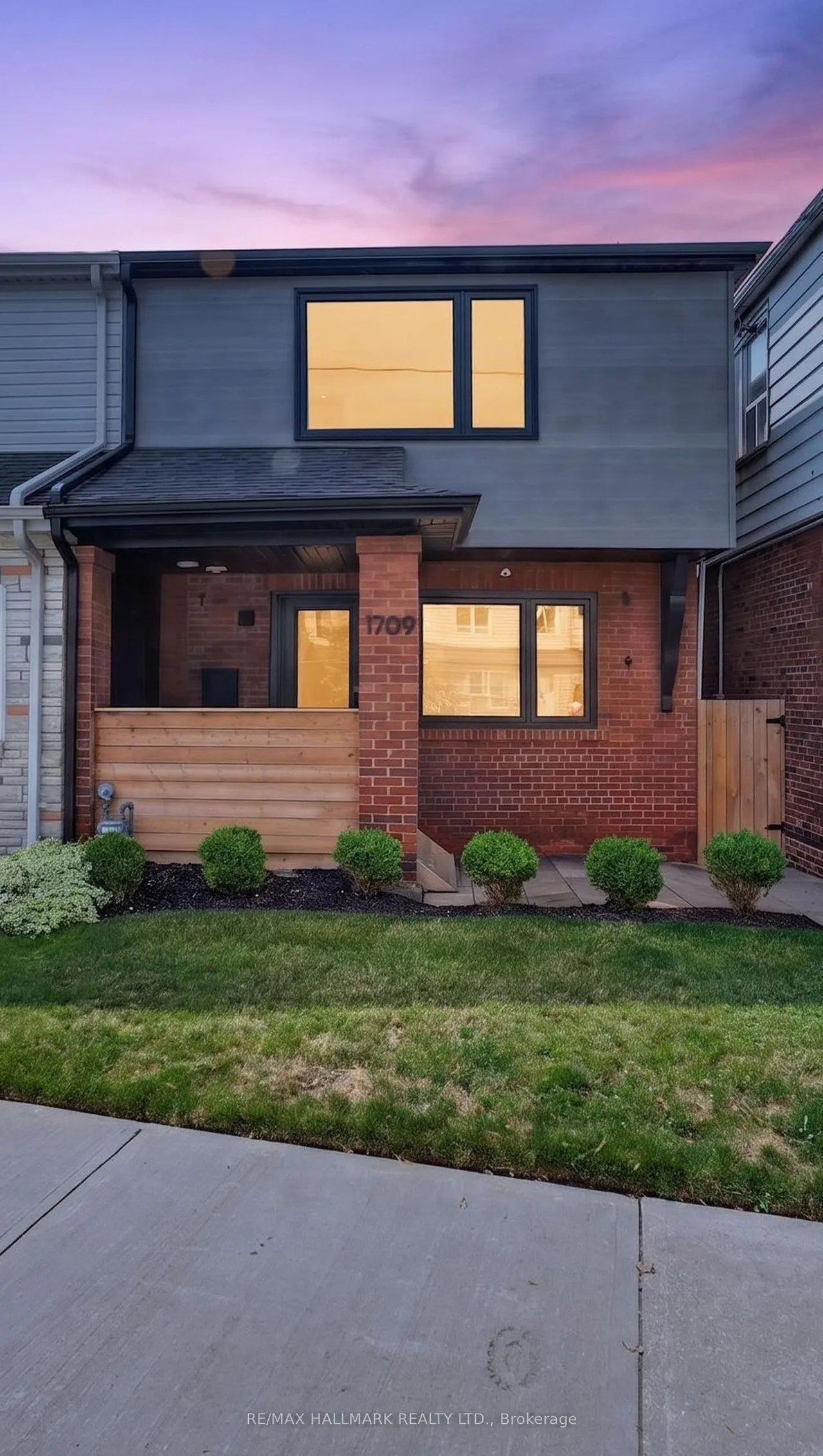 1709 Dundas Street E — photo 3