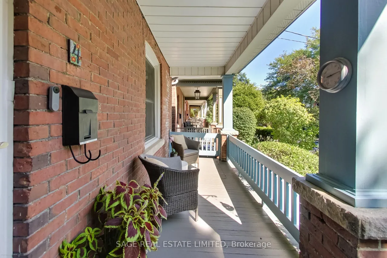 4 Dingwall Avenue — photo 2