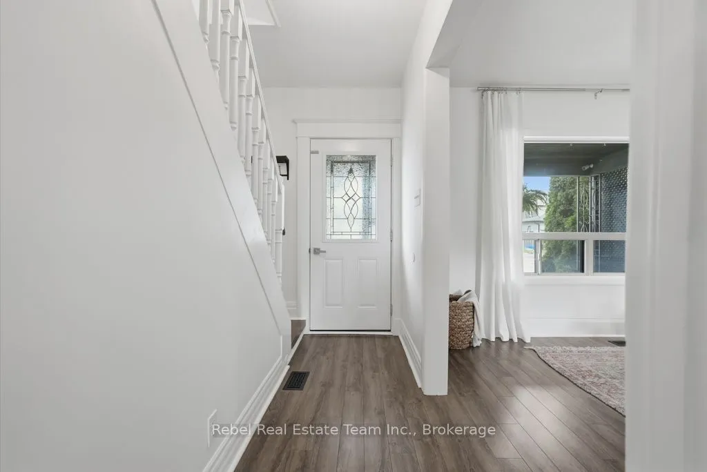 254 Burk Street — photo 3