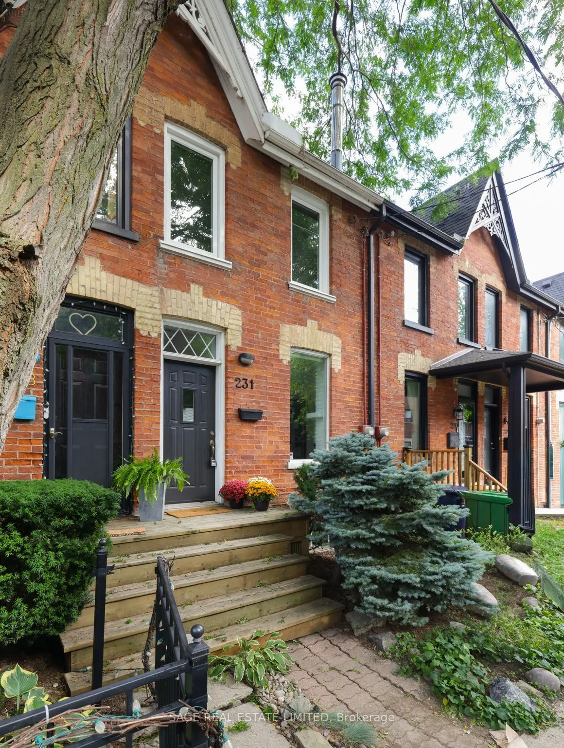 231 Boulton Avenue — photo 2