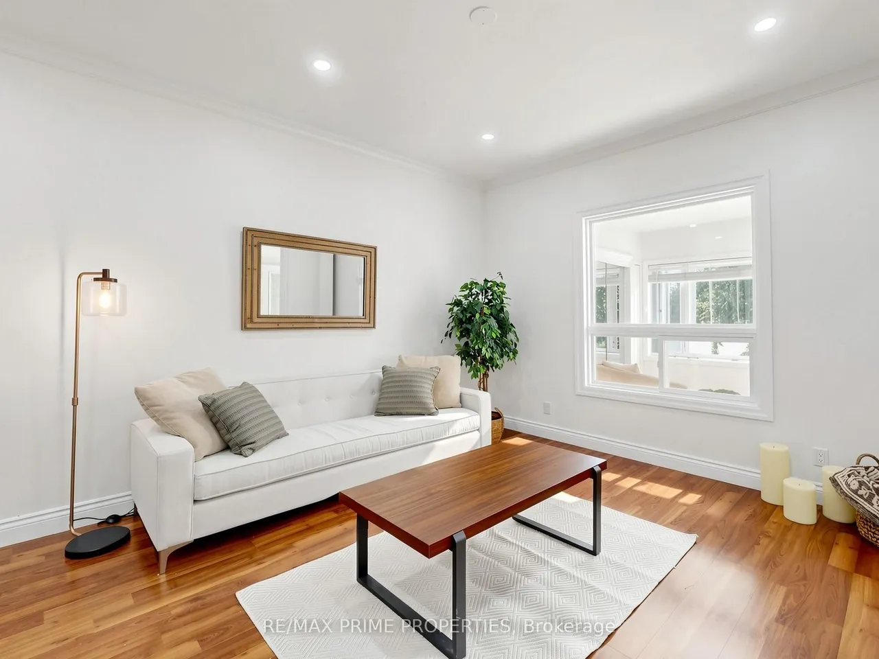 18 Dentonia Park Avenue S — photo 3