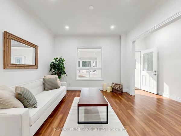 18 Dentonia Park Avenue S — photo 2