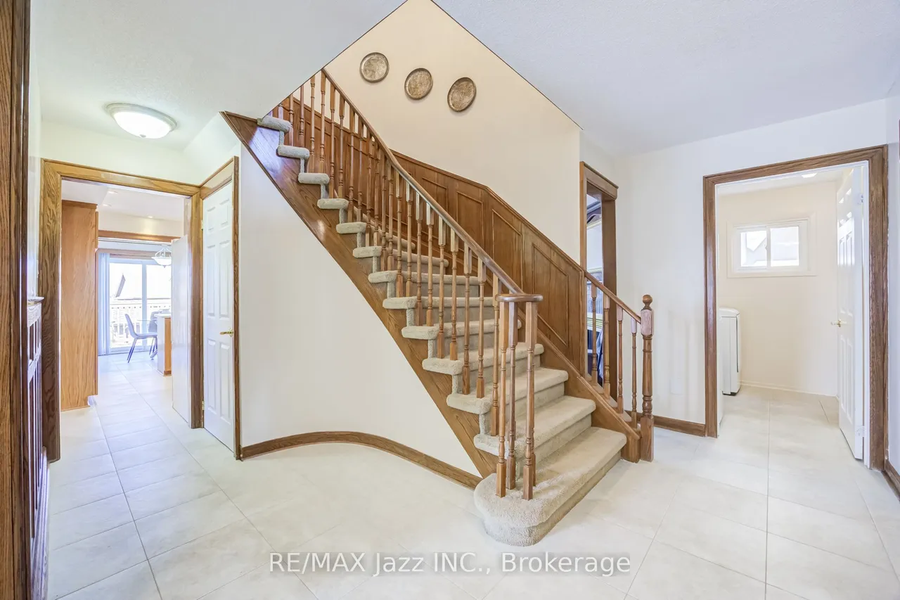 2 Coomer Crescent — photo 3