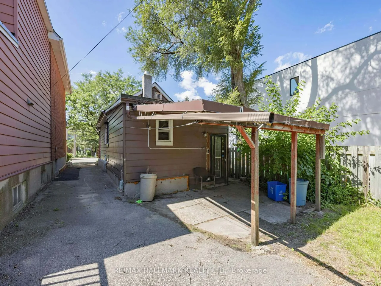 201 Linsmore Crescent — photo 27