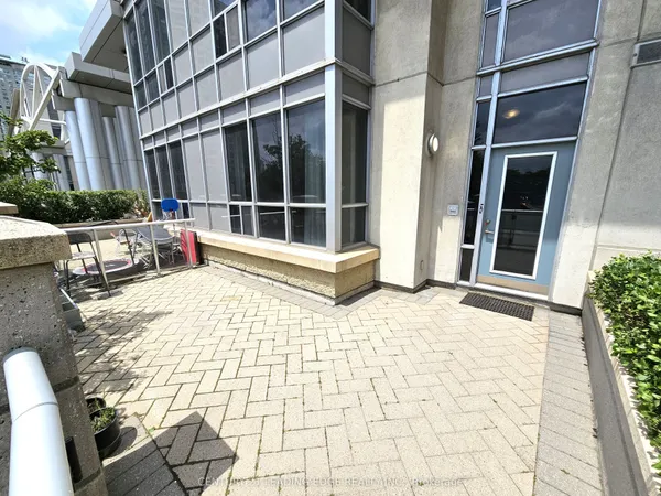 38 Lee Centre Drive, Unit TH120 — photo 2