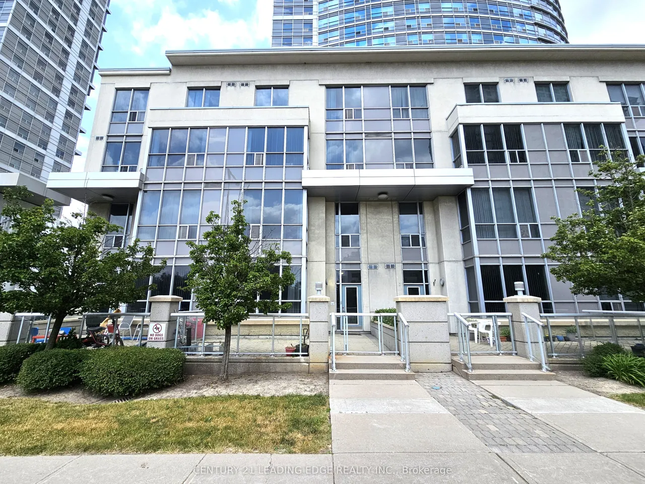 38 Lee Centre Drive, Unit TH120