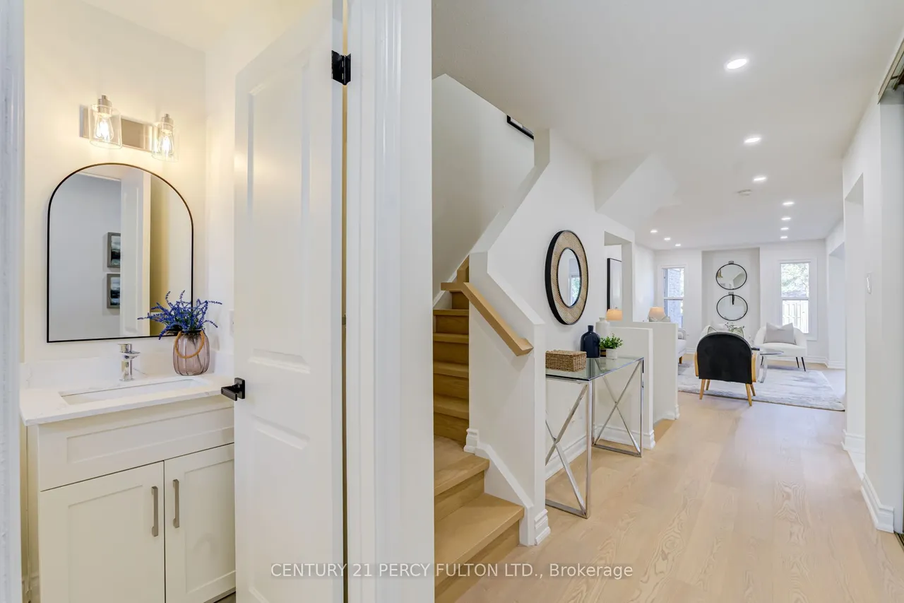 33 Lorna Rae Boulevard — photo 2