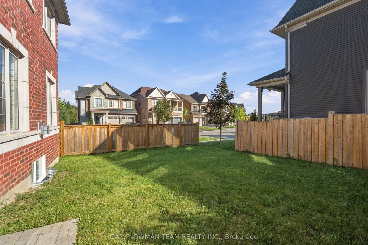2560 Bandsman Crescent — photo 46